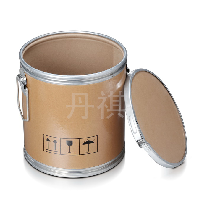 Cubo de cartón de mano